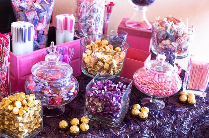Ready to create your next candy buffet? Time to get planning. We have for you 15 ideas that will make sure that your candy buffet is out of this world.