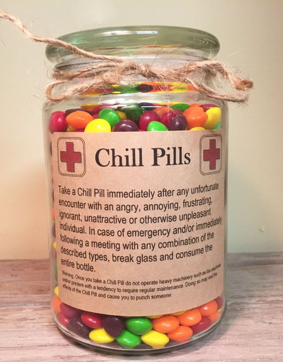 Christmas DIY candy gift: chill pills with Skittles