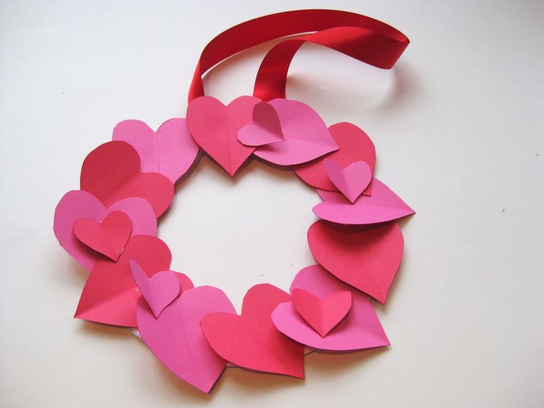 Valentine's Day crafts for kids heart wreath